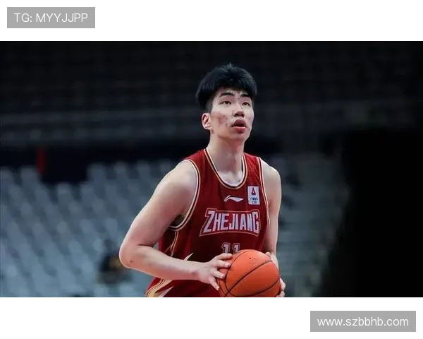 CBA赛场吴前击地妙传助攻余嘉豪轻松上篮再添两分精彩瞬间画面