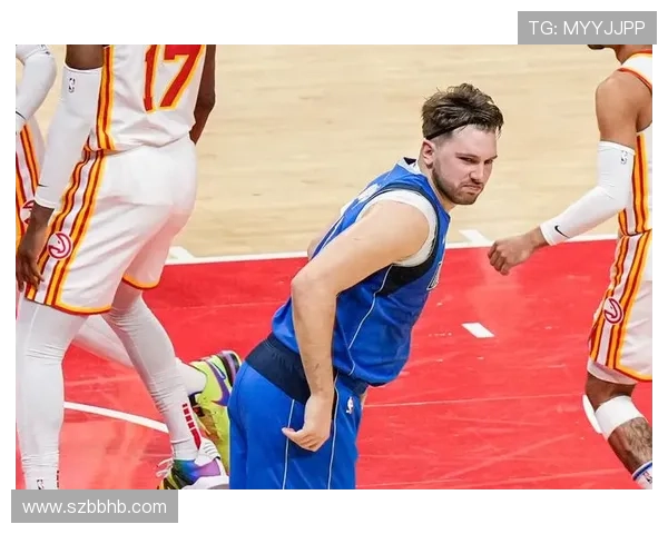 东契奇罚球失误引发球迷惊恐全场贡献33分11板8助3断表现依旧抢眼